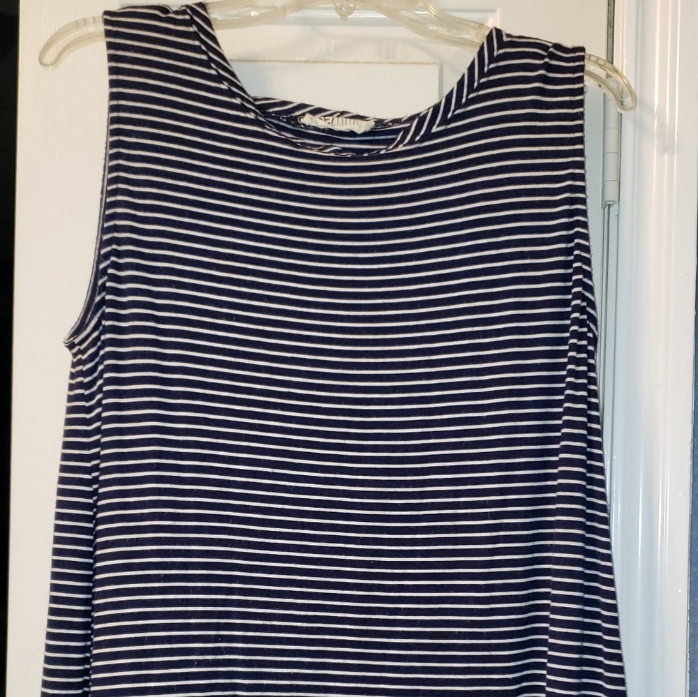 Sleeveless shirt